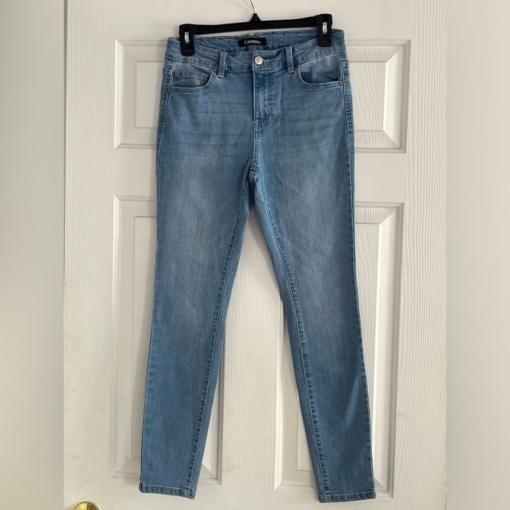 D Jeans light wash size 6 skinny straight stretch